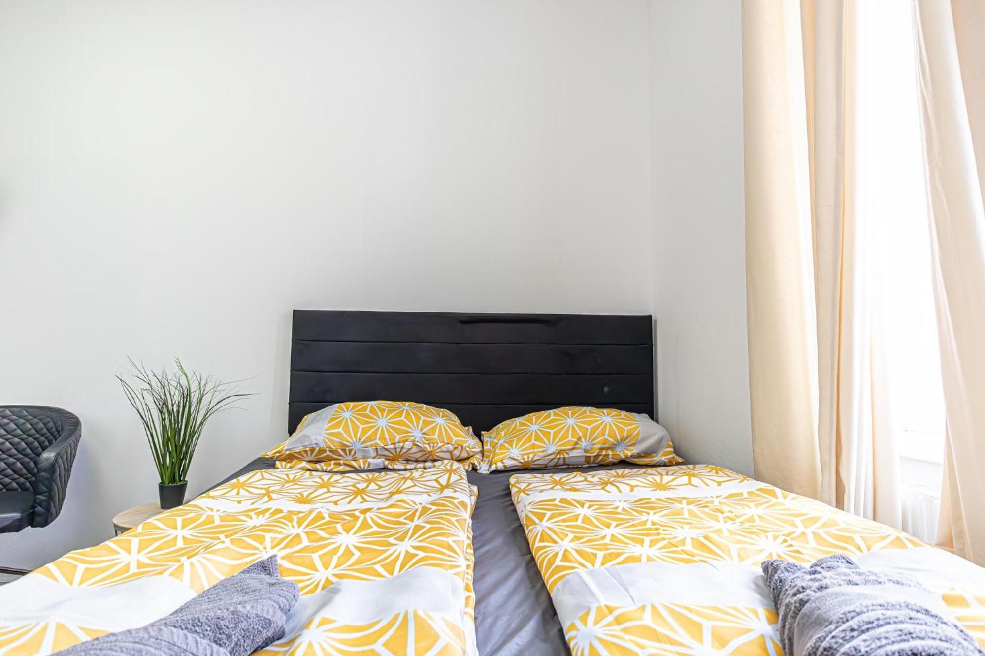Near Schoenbrunn - Economy Rooms In Shared Apartment At Meidling Train Station Viena Exterior foto
