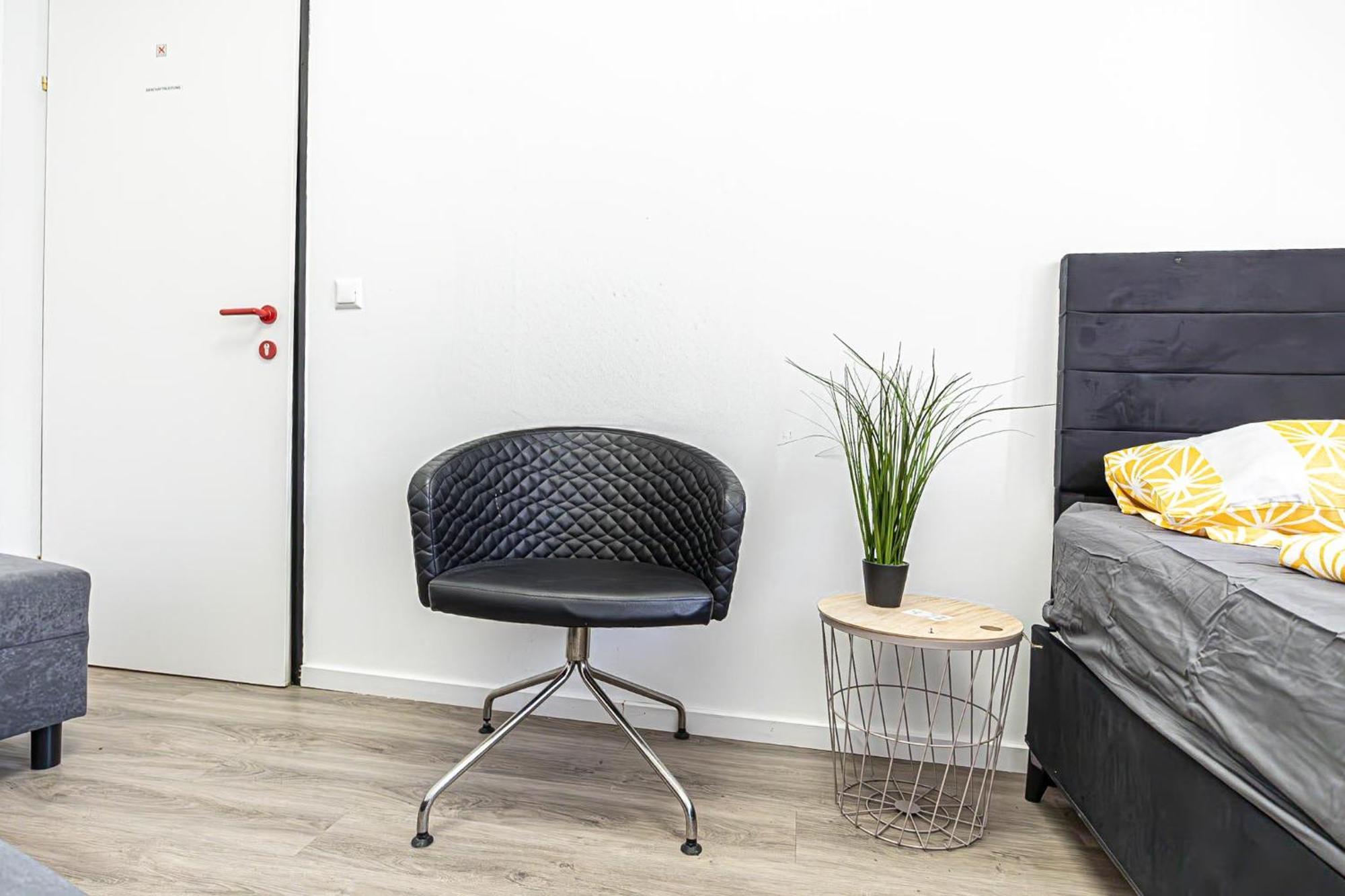 Near Schoenbrunn - Economy Rooms In Shared Apartment At Meidling Train Station Viena Exterior foto