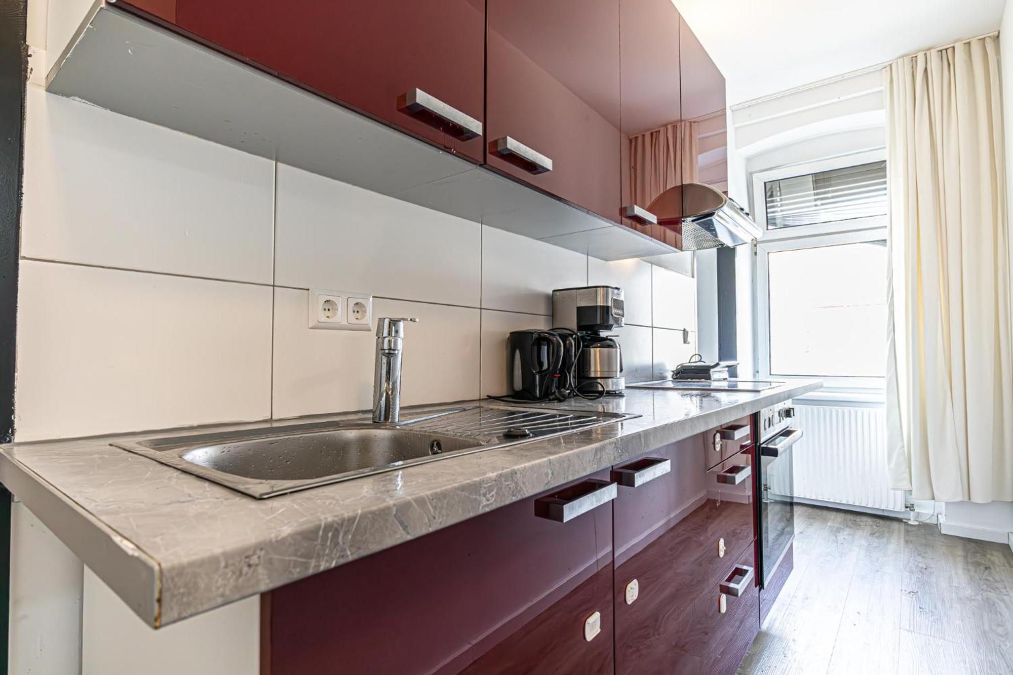 Near Schoenbrunn - Economy Rooms In Shared Apartment At Meidling Train Station Viena Exterior foto