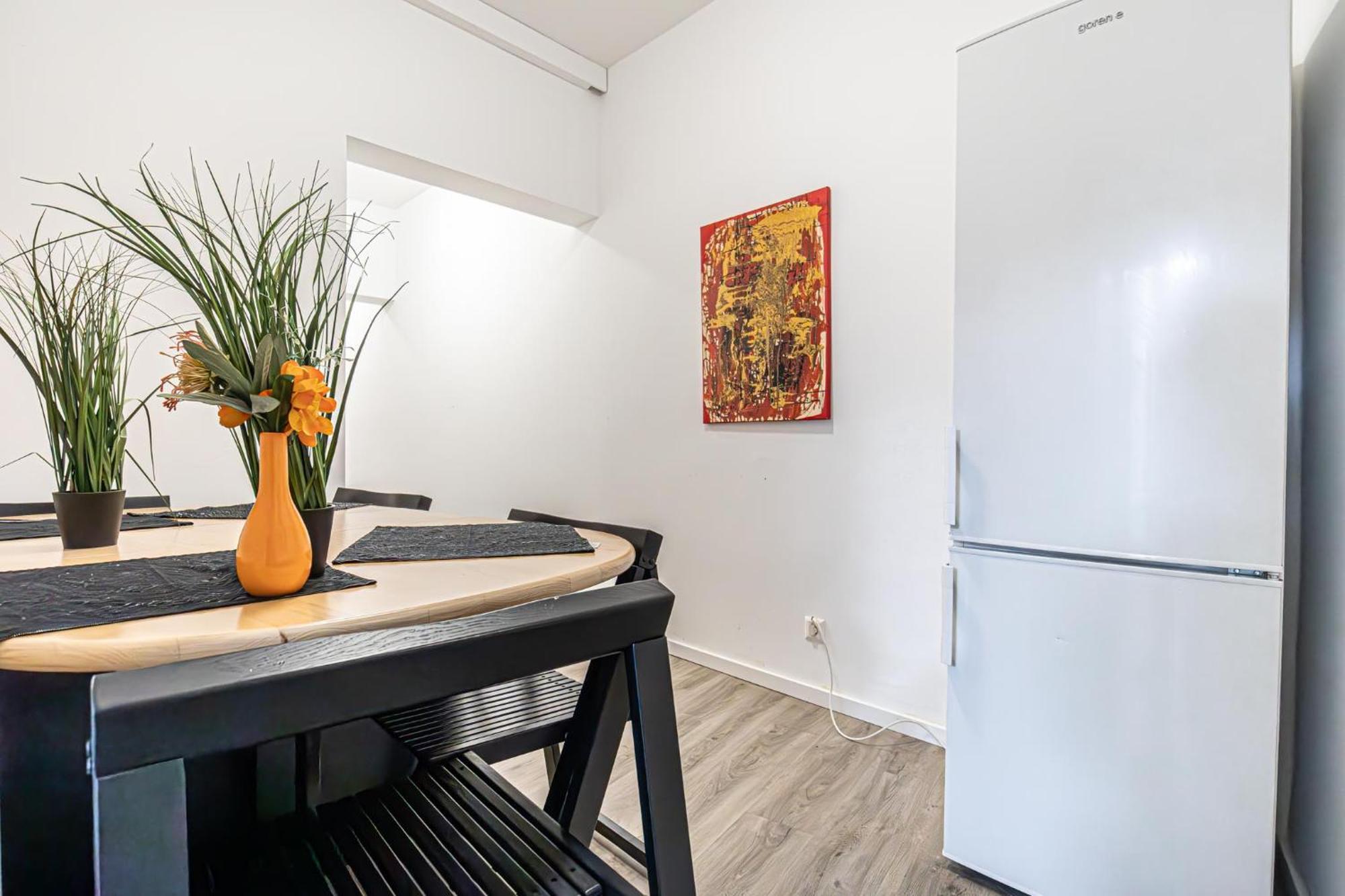 Near Schoenbrunn - Economy Rooms In Shared Apartment At Meidling Train Station Viena Exterior foto