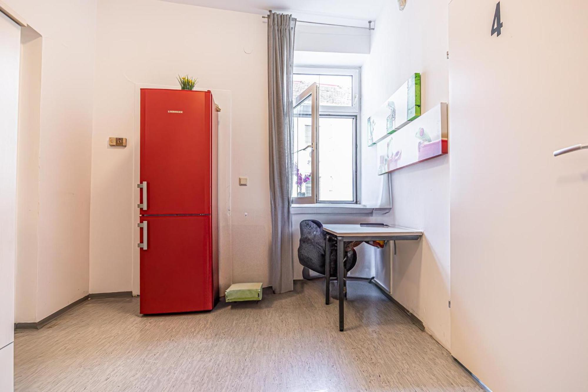 Near Schoenbrunn - Economy Rooms In Shared Apartment At Meidling Train Station Viena Exterior foto