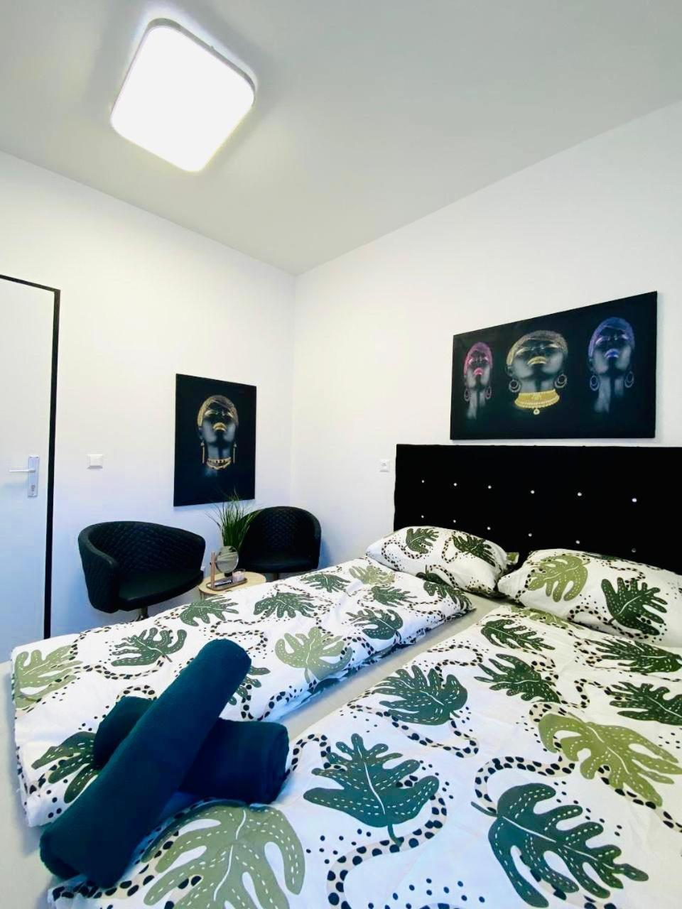 Near Schoenbrunn - Economy Rooms In Shared Apartment At Meidling Train Station Viena Exterior foto